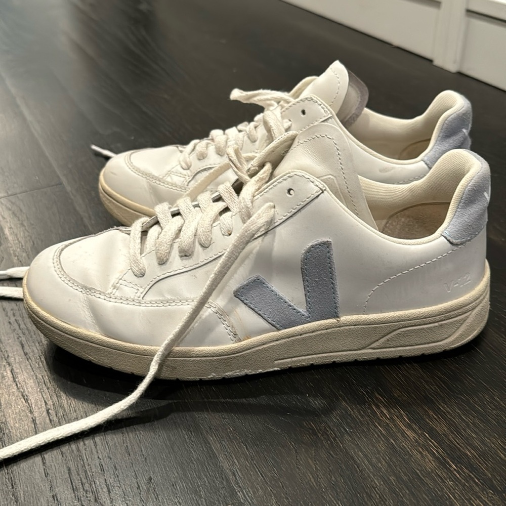Baby Blue Veja Size 8
